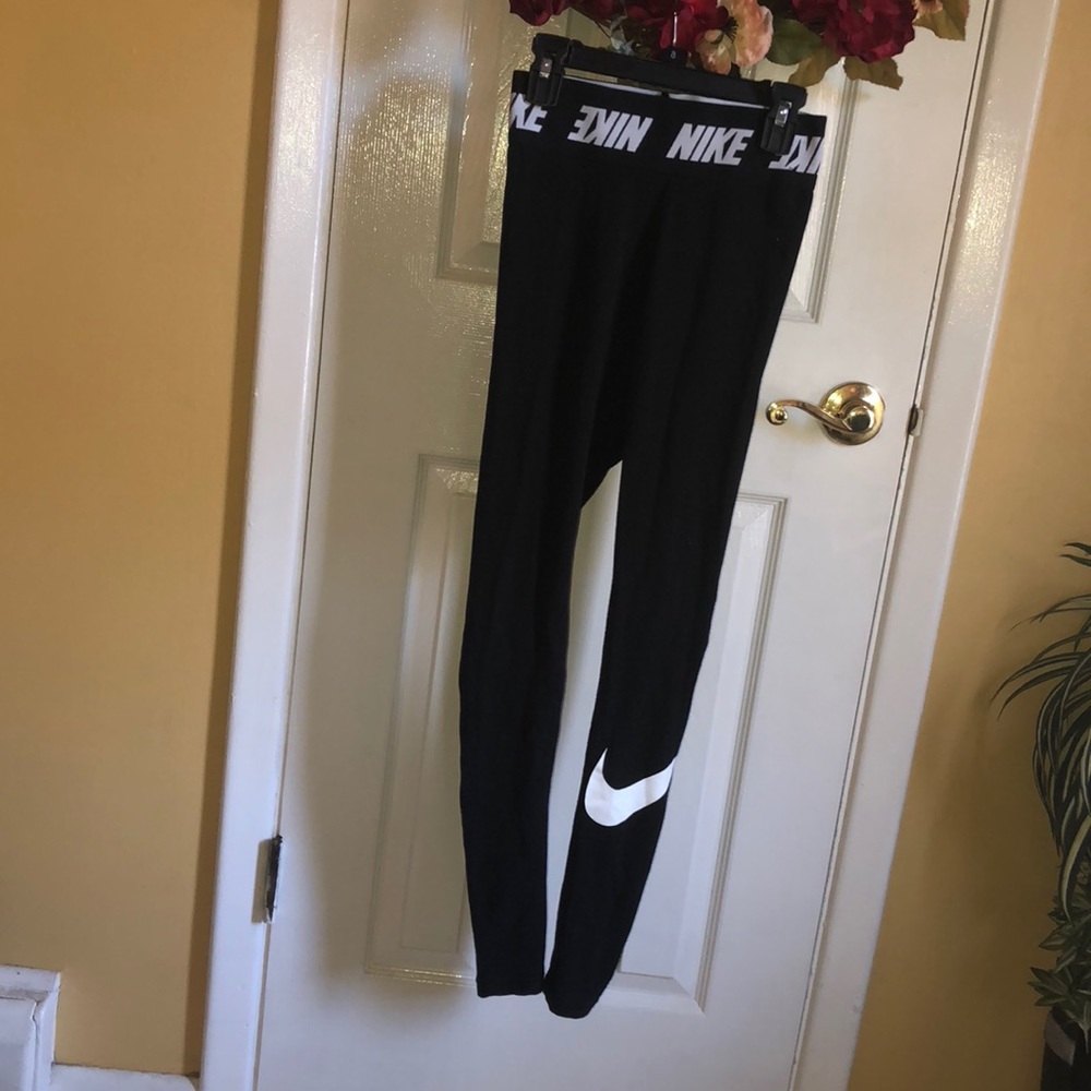 Nike Swoosh leggings